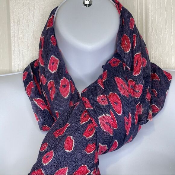 Lilly Pulitzer Infinity Scoop Scarf Blue With Red Lips - Picture 2 of 13
